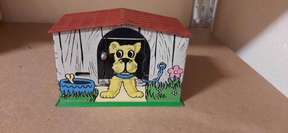 Метална касичка куче