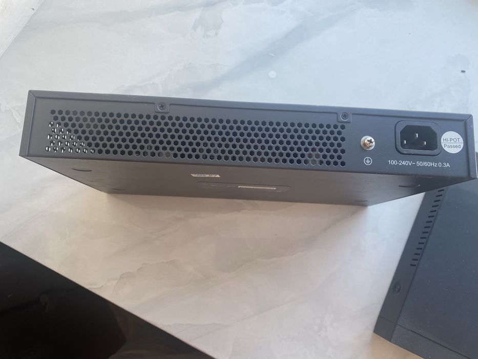 Свитч 16 портовый