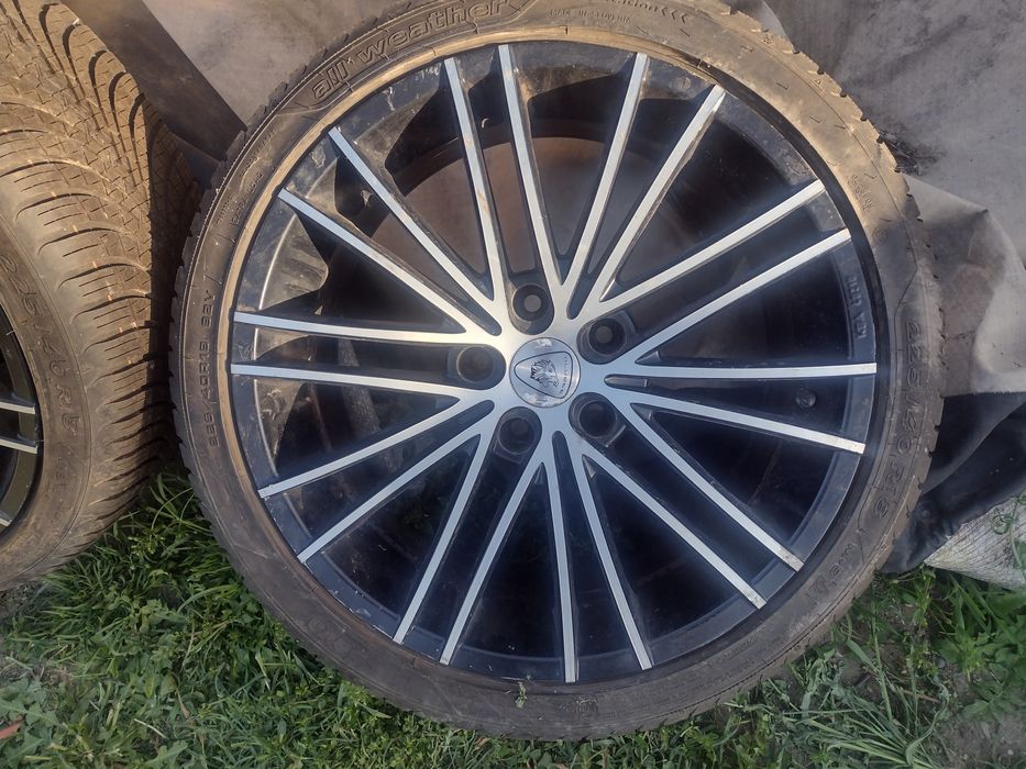 Vând anvelope  cu tot cu genti