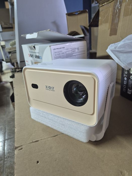 Професионален Интелигентен проектор с Android WiFi Bluetooth,5G