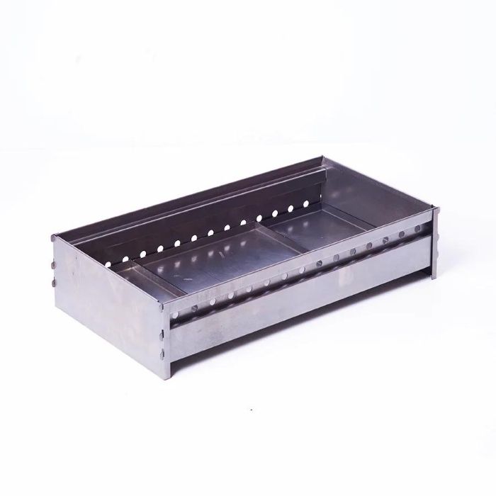 Пушилня за месо и риба и дървени стърготини за опушване