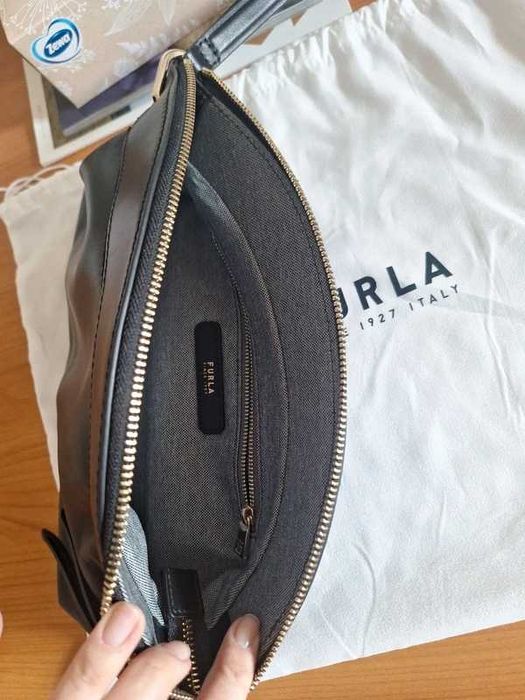 Geantă Furla Erica Pouch – Piele Naturală Neagră, Elegantă (Include Dustbag)
