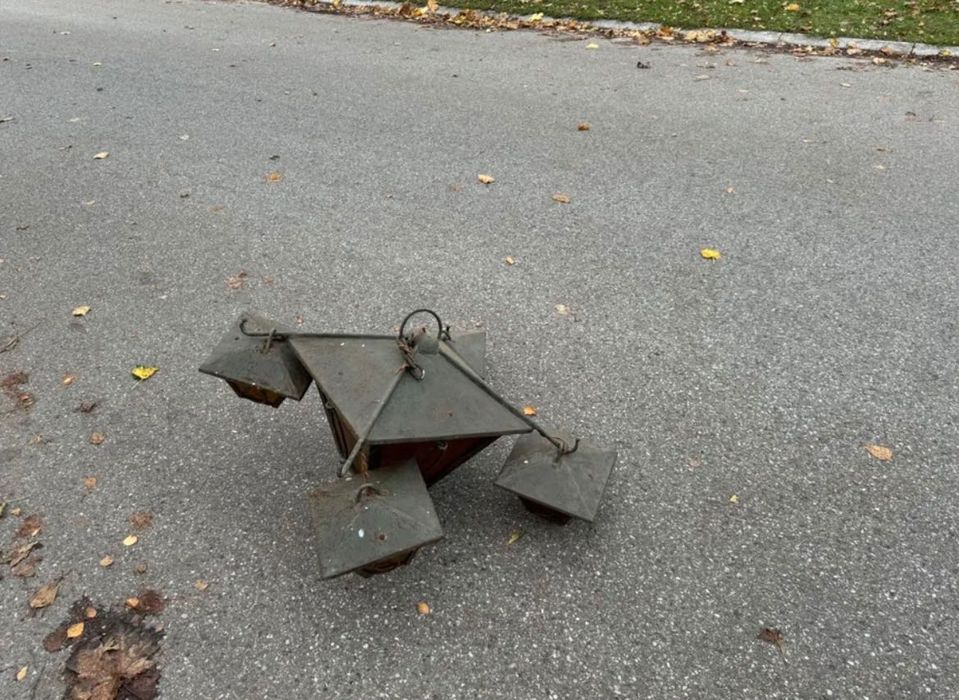 Стари , масивни лампи  Уникати  от ковано желязо . Над 50 годишни