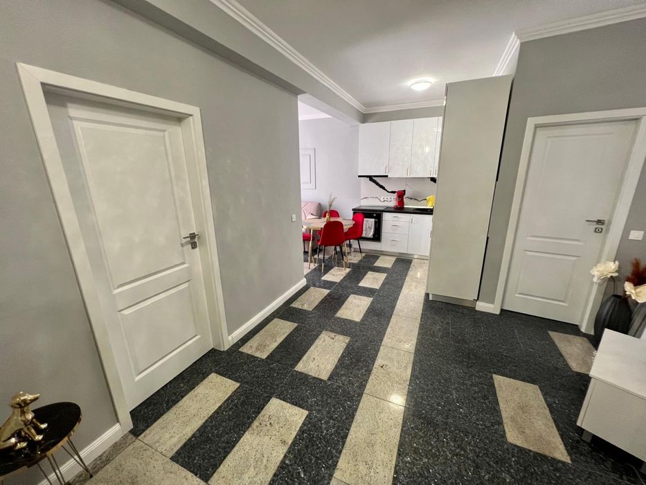 Inchiriez apartament cu 2 camere,zona Olosig,Rogerius