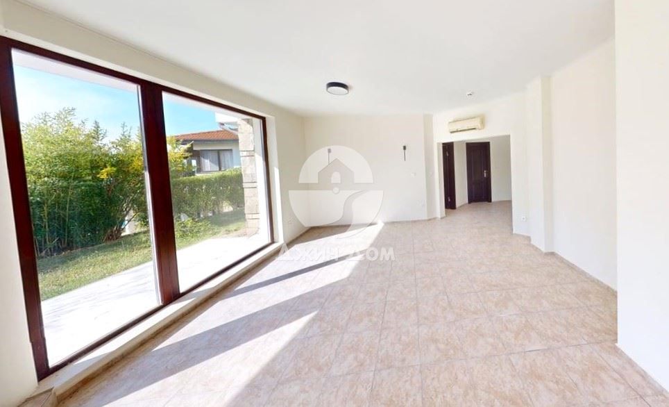 Просторна двуетажна къща в к-с „Бей Вю Вилас“, с. Кошарица