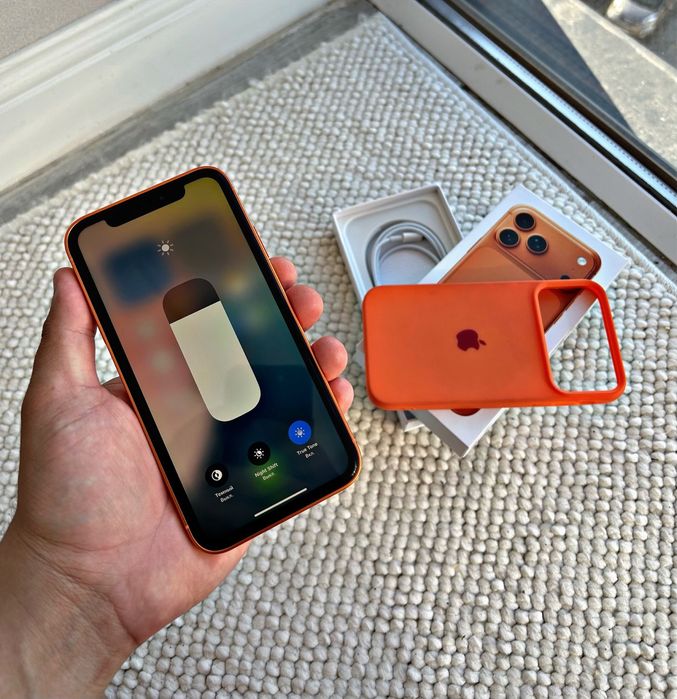  iPhone XR[128GB] в корпусе Айфон 17 PRO