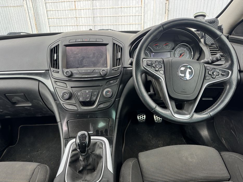 Dezmembrez Opel Insignia 2.0 diesel anul 2015