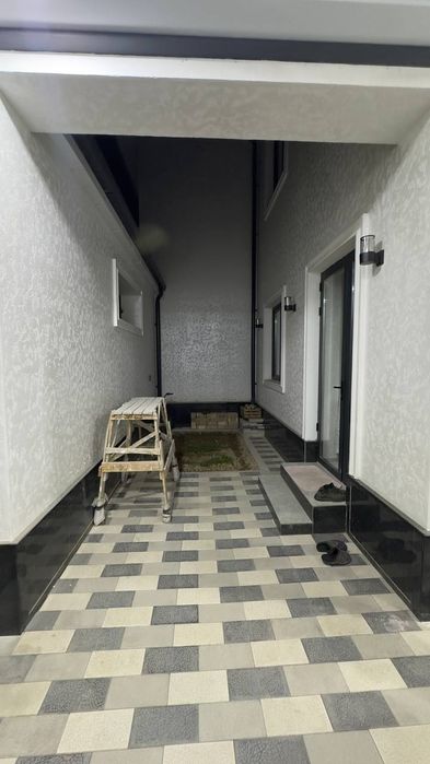 Uy sotiladi katedj 2 qavatli honabod