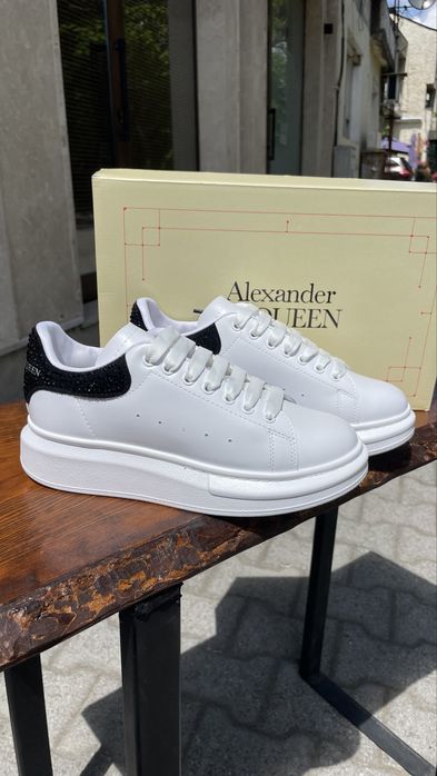 Alexander Mcqueen с камъни