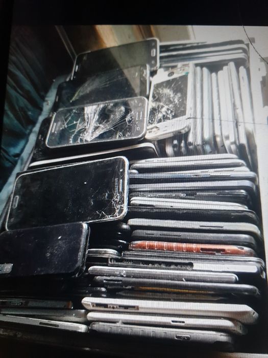 Vând telefoane ptr remat sau reparat.