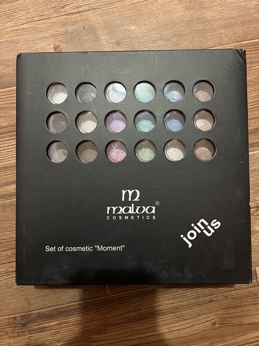 Продам комплект теней новые