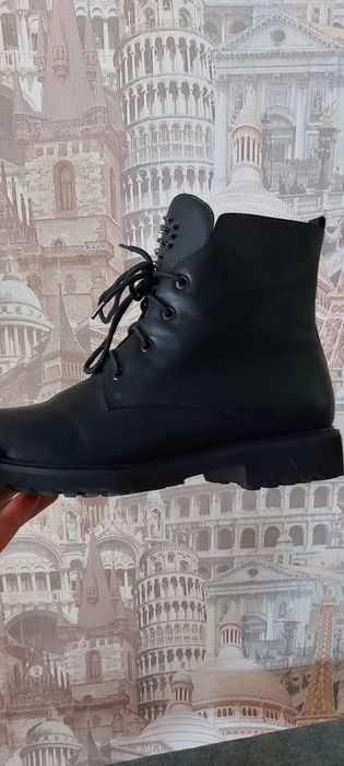 Продам женские ботинки на весну