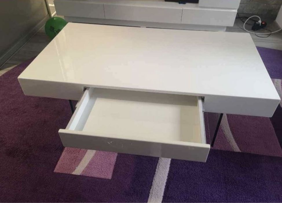 Măsuță living din pal și sticla