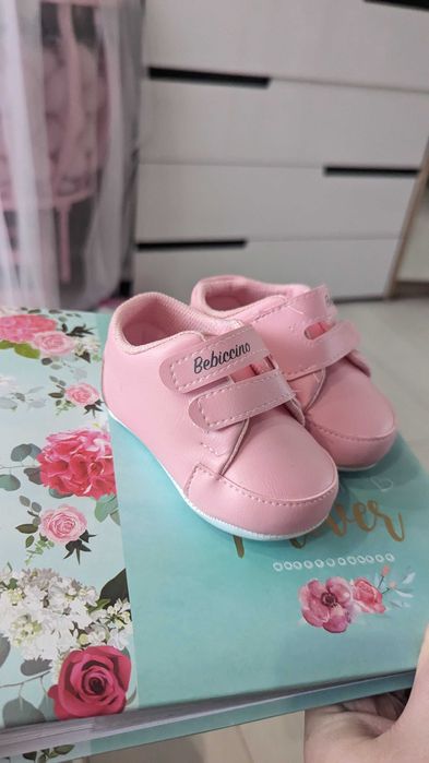 Бебешки обувки 19 и 16 номер Чисто Нови