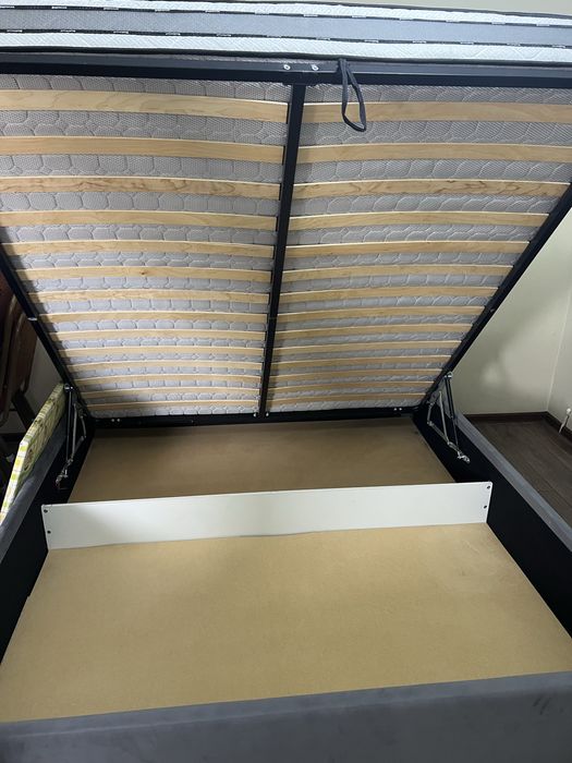 Продам спальный гарнитур