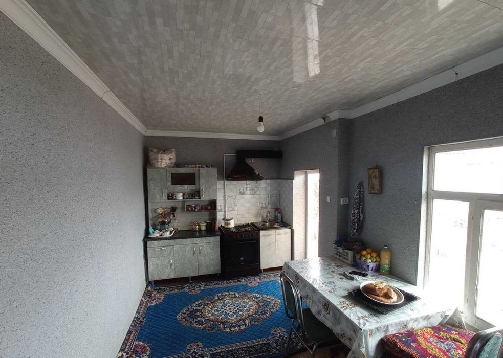 Srochna hovli sotiladi 8 xona