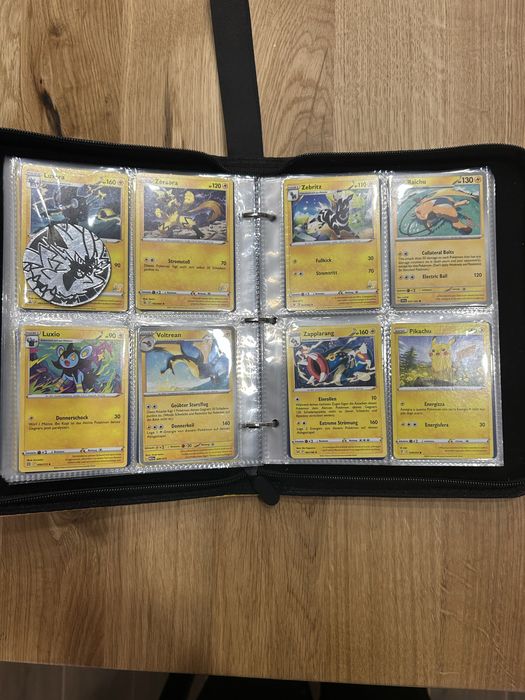 400 carti pokemon+album picakiu