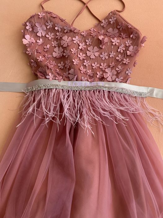 Елегантна рокля Loretti