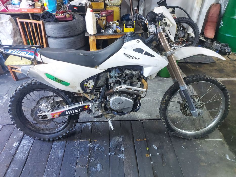 Продаю мотоцикл эндуро 250куб