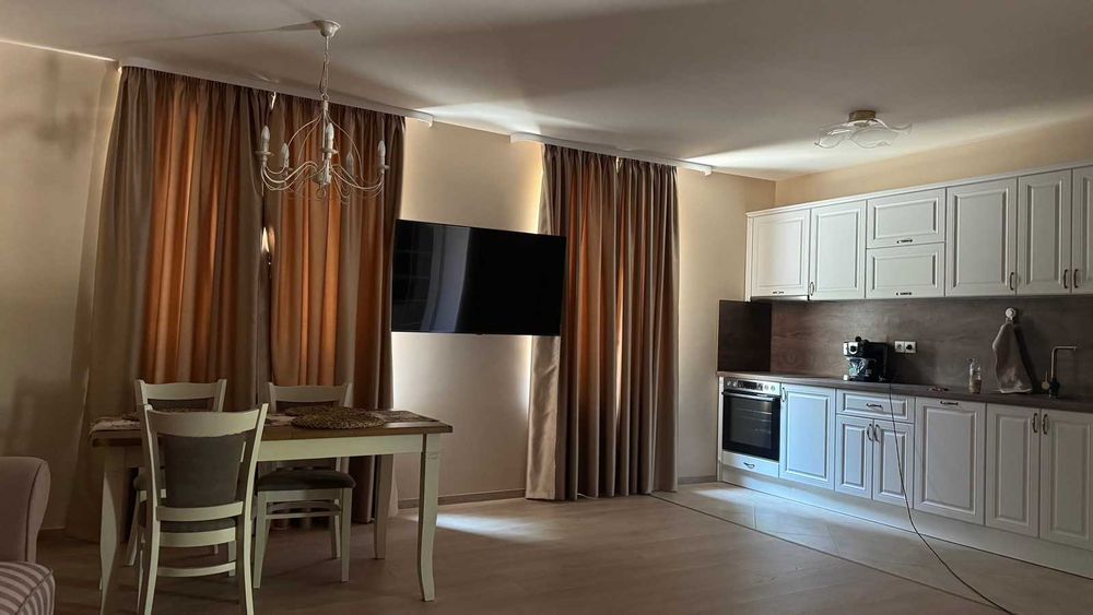 Дава се под наем Двустаен апартамент в Пловдив, Център - 74 кв.м за 700 € - Снимка #2