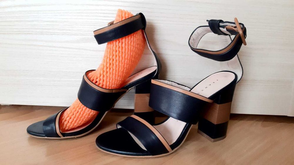 Продам босоножки