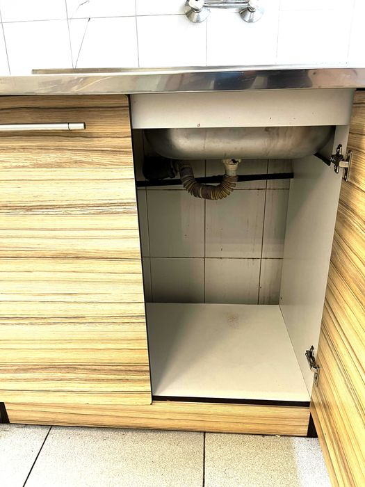 Кухненски шкафове горни и долни с мивка алпака