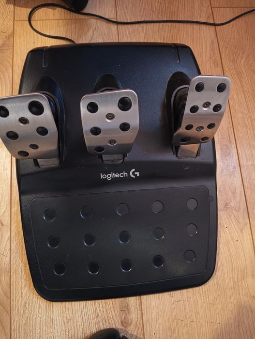 Vând volan Logitech g 920 xbox series X. S . One si Pc. . Laptop