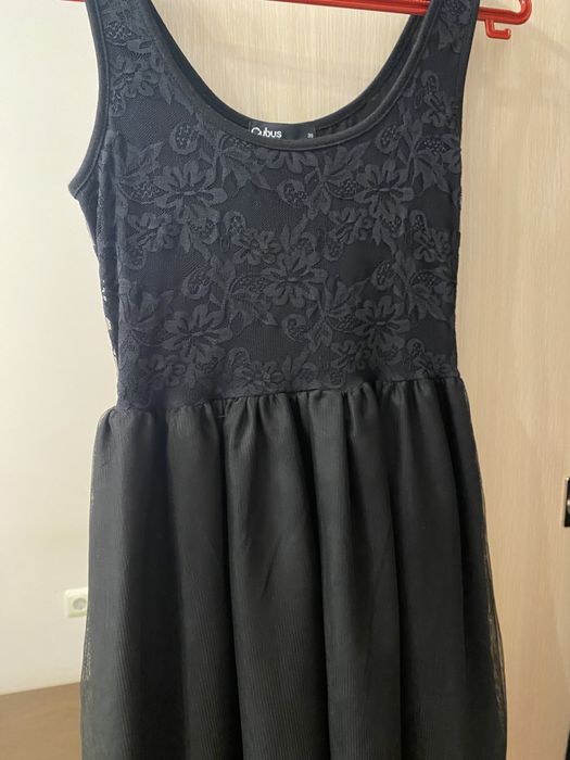 Черна елегантна рокля