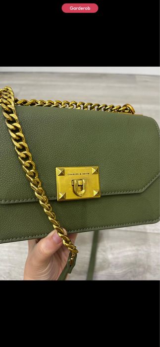 Зеленая сумка Charles & Keith