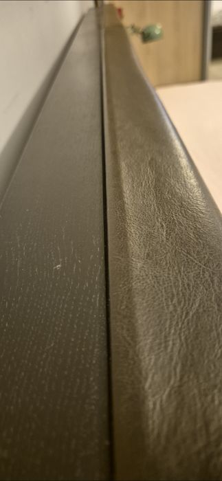 Pat matrimonial Mobexpert din lemn masiv și piele