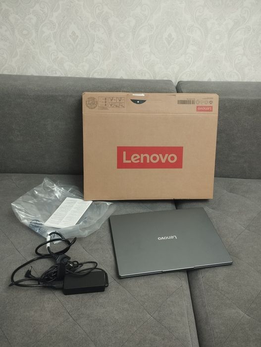 Lenovo IdeaPad Slim 3 15IRH10
