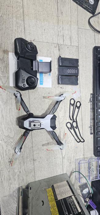 Дрон квадрокоптер