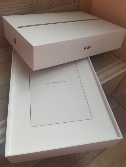 iPad 9 64GB WiFi, с оригинална кутия, зарядно и два калъфа, като нов