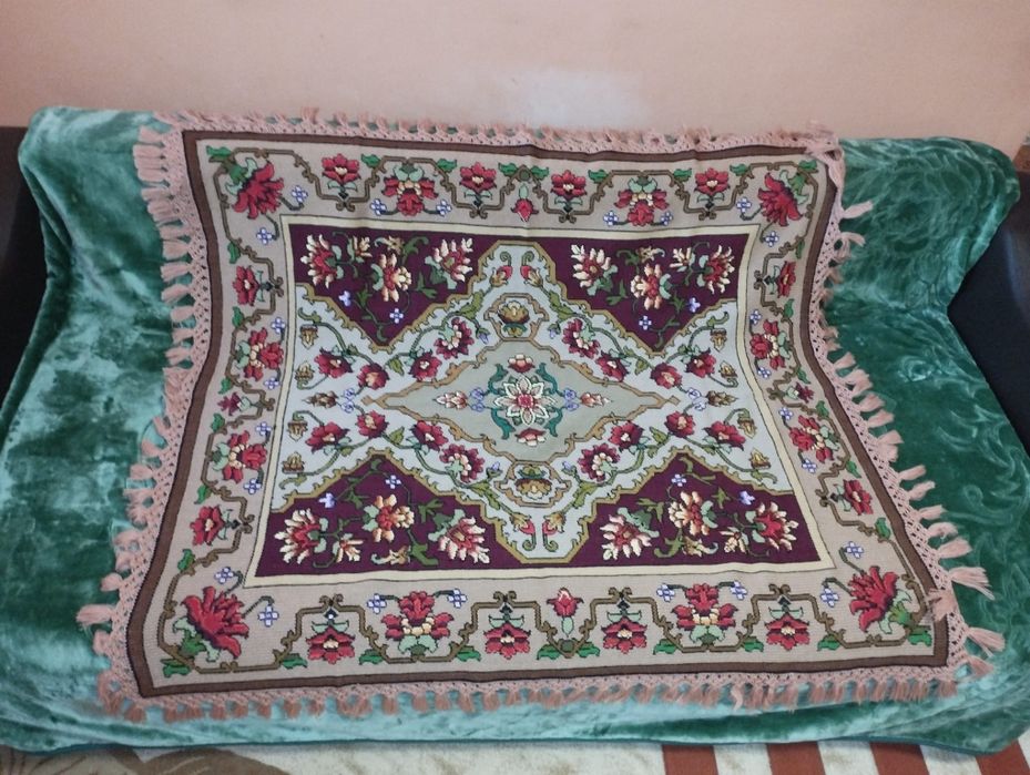 Fete de masa, pătură și draperii tradiționale