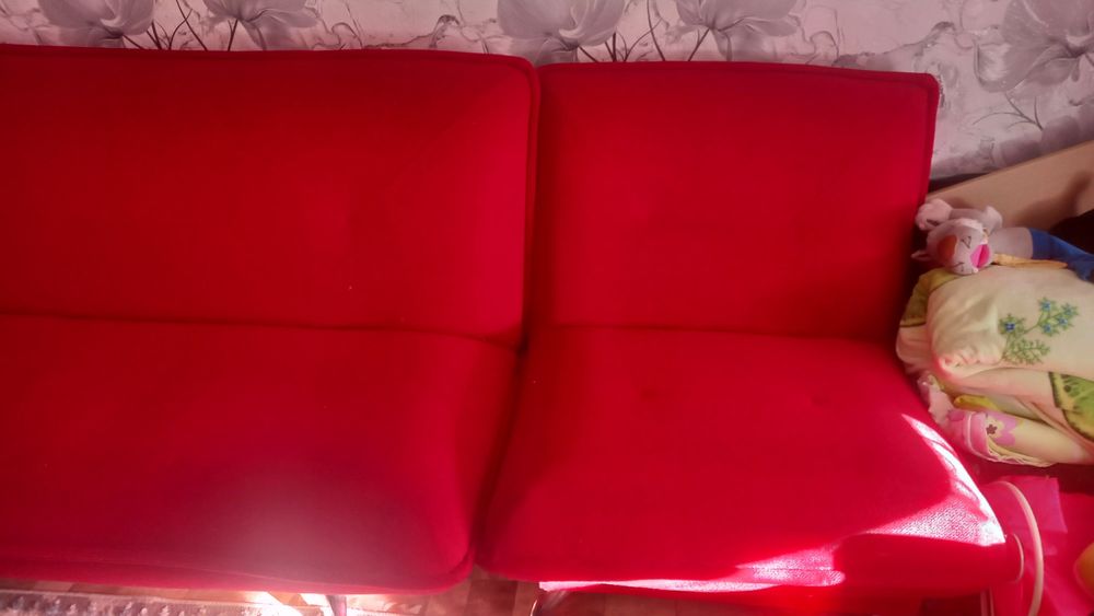 Диван с двумя креслами