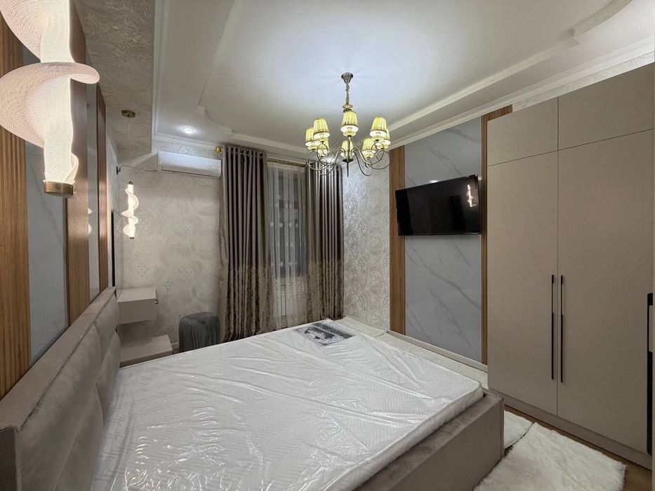 Срочно! 4х комнатная квартира 1-этаж Фрунзе