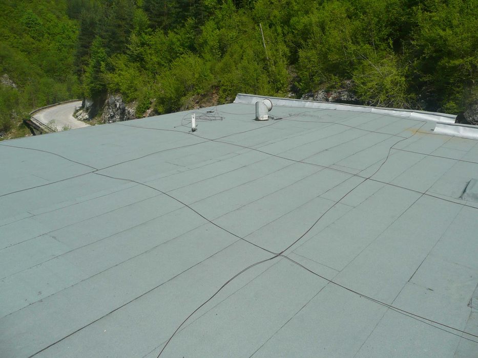 Продава се Промишлена сграда в Пловдив, Въстанически - 2200 кв.м за 73 €/кв.м - Снимка #1