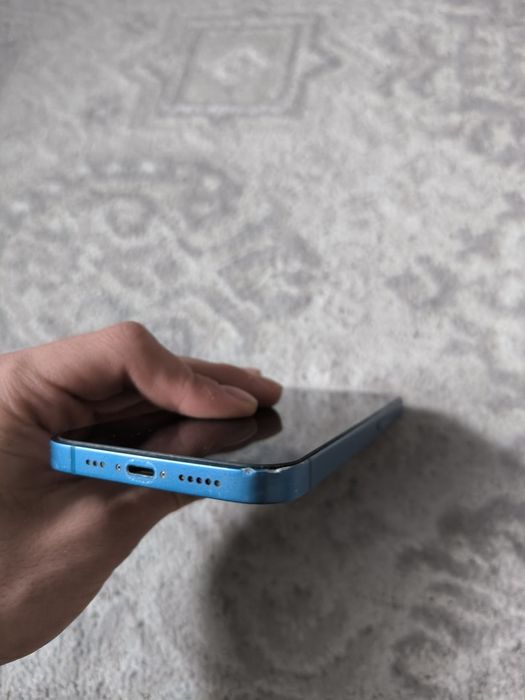 Продам iPhone 13