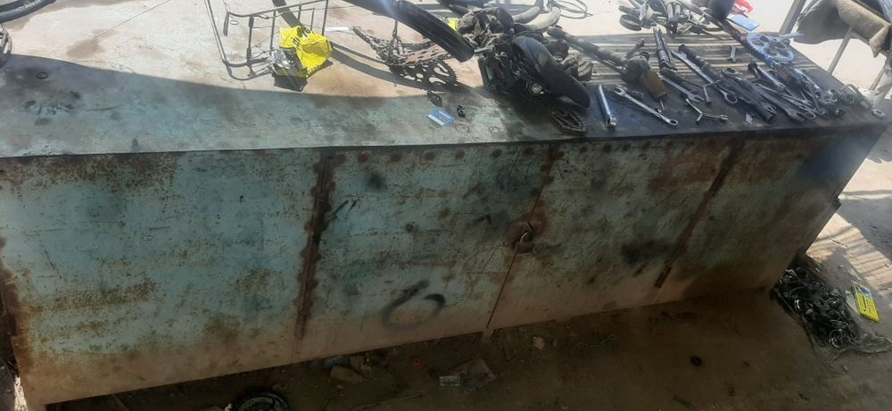 Темир СССР 2шт стол сатылады