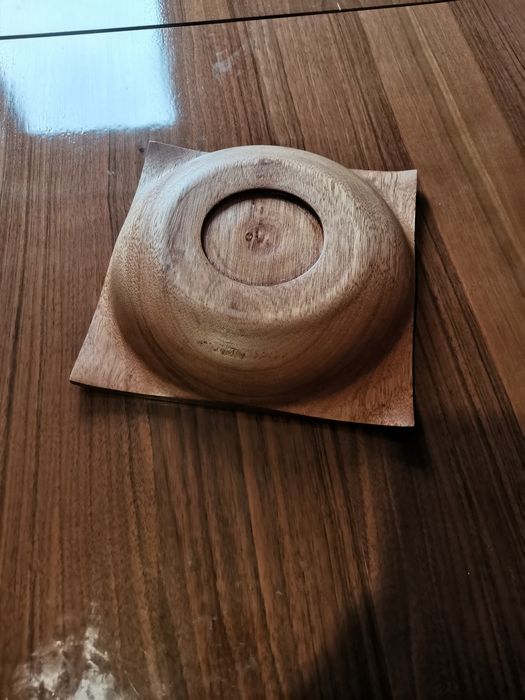 Farfurie din lemn, alte modele in celelalte anunturi ale mele.