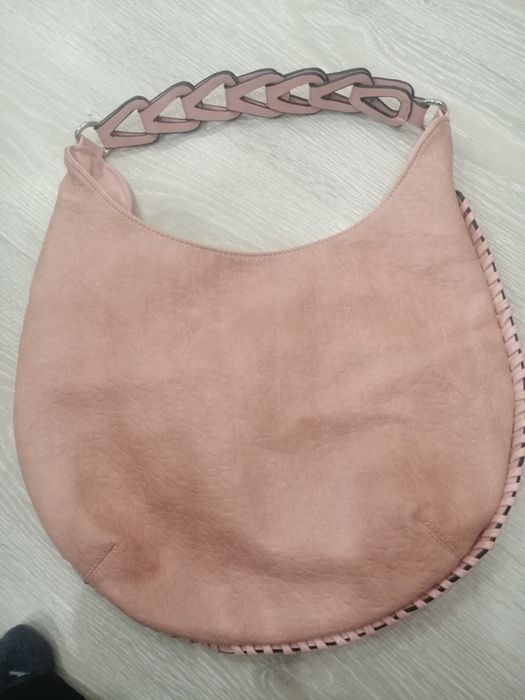 Нова чанта Guess 15лв