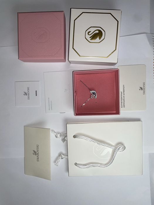 Колие Swarovski Swan с пълен комплект –
