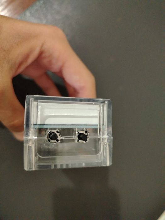 Chiroyli ixcham stol soati