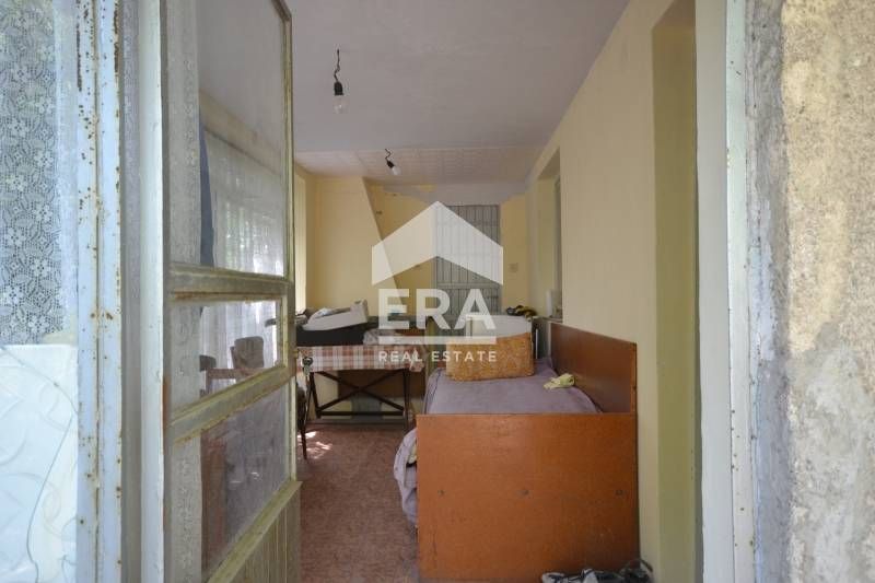 Вила с двор във вилна зона ,,Куба,,