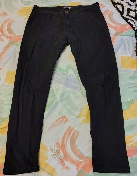Pantalon barbati ,material foarte bun,,noi