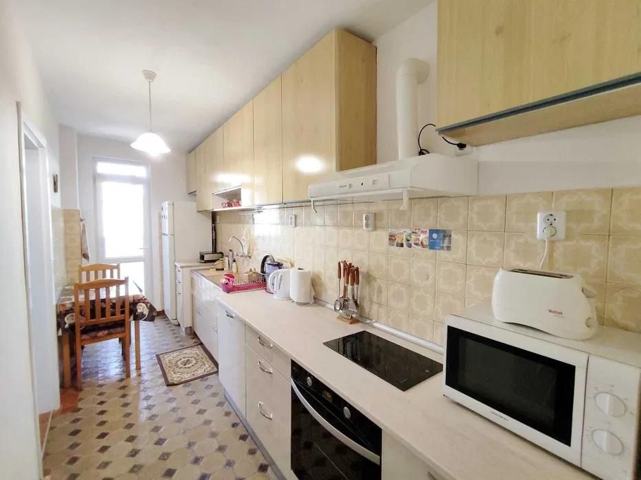 Дава се под наем Четиристаен апартамент в Варна, Червен площад - 110 кв.м за 767 € - Снимка #3