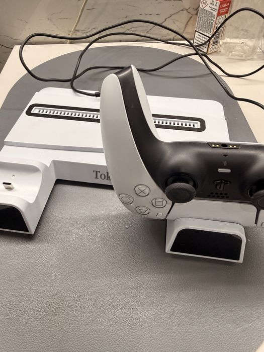 Suport cu ventilare si incarcare ps5