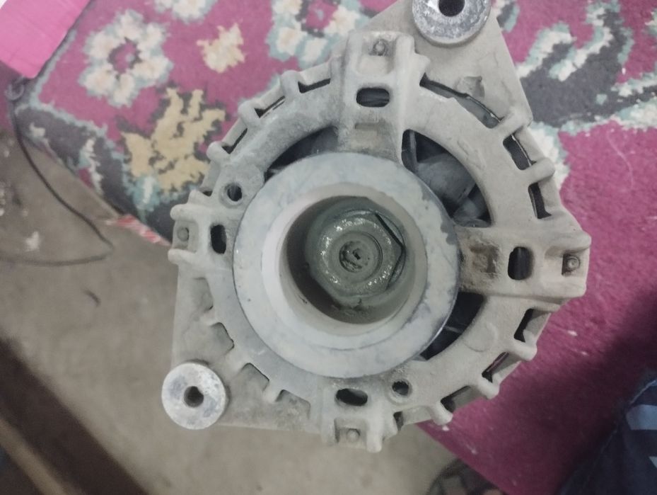 Продам генератор Bosch