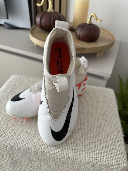 Incaltaminte pentru fotbal