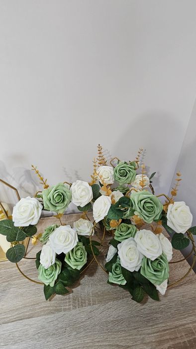 Сватбена украса в златно, зелено и бяло